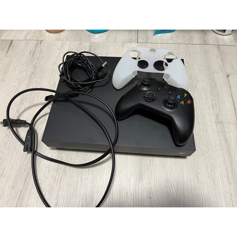 Xbox one x 1TB 二手(剛換MX500 1TB固態硬碟)