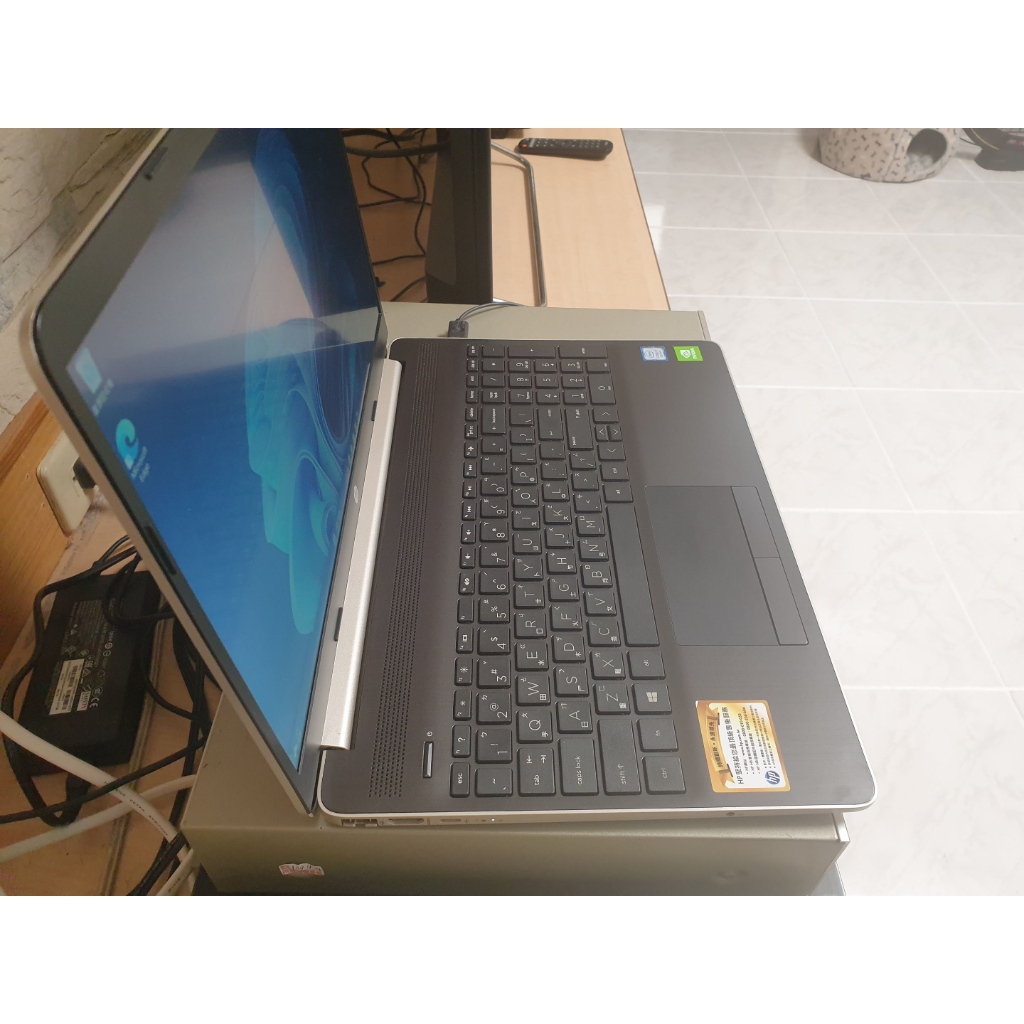 HP 惠普 15s-du0003TX 15吋 輕薄筆電  i7-8565U 8G 256G SSD MX130 2G獨顯