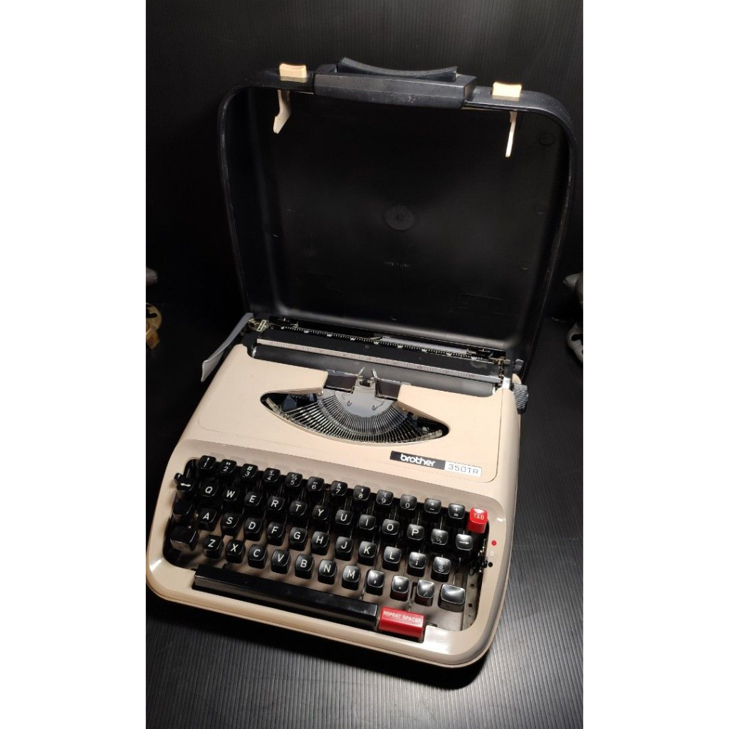 早期古董打字機-Brother-350TR打字機（兄弟牌）日製/古董/老物/擺飾/裝飾/擺件/拍戲/道具/劇組/收藏