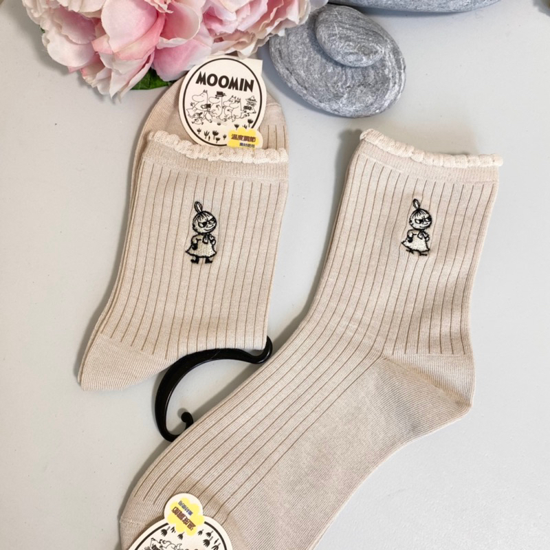 [現貨🇯🇵🔜] MOOMIN 小不點 阿美 刺繡 文青 素色 中筒襪 日本進口 卡其 日本襪子