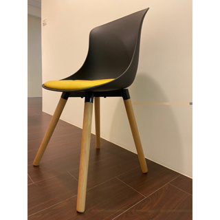 (二手)特力屋 萊特塑鋼椅 櫸木腳架/黑椅背黃坐墊