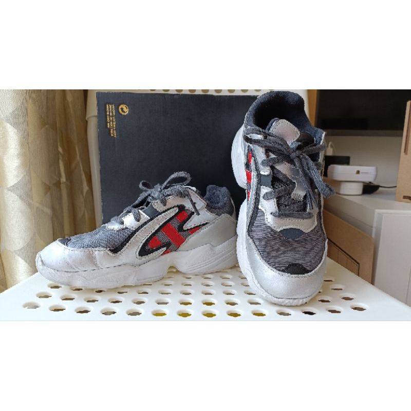 Adidas  愛迪達  經典三葉草 YUNG-96 CHASM 小童鞋，原價約2800
