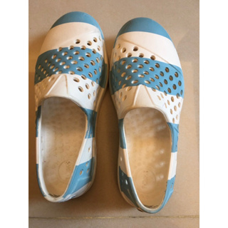 舒適童鞋藍白條紋洞洞鞋