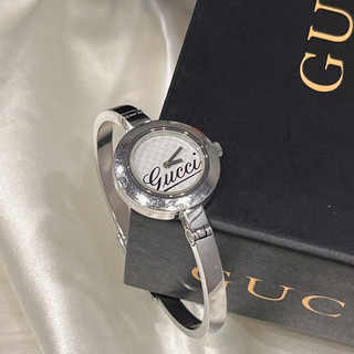 【哈極品】美品《GUCCI 古馳 銀色圓框字紋錶面手環 石英錶》