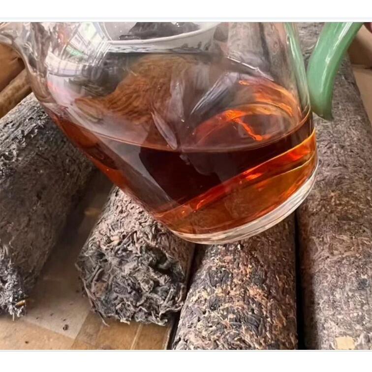 80年代冰島老茶柱！只有冰島老寨純料的年代！滿是竹粉，真正年份老茶！500g