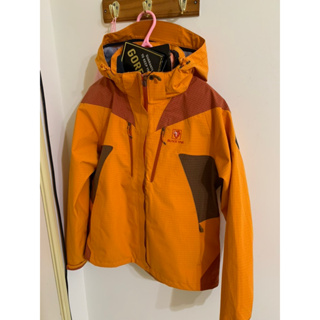 歐都納GORE-TEX 登山外套外套女推薦（外套的帽子是可拆式）休閒外套、旅行外套、出國外套