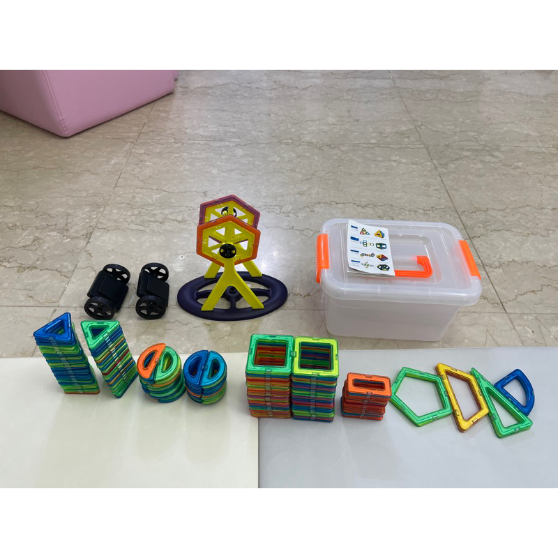 （二手） 彩色磁力片 約147片 益智玩具3到6周歲 拼裝創意磁力片