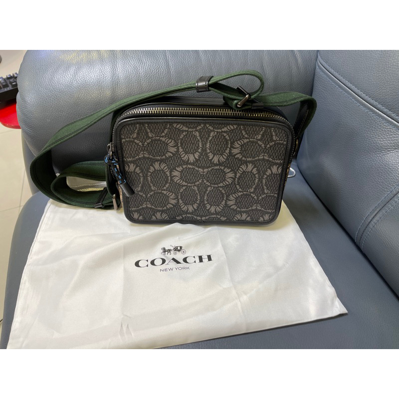 COACH X MICHAEL B. JORDAN 系列 經典 SIGNATURE 帆布 CHARTER 24 斜背手袋