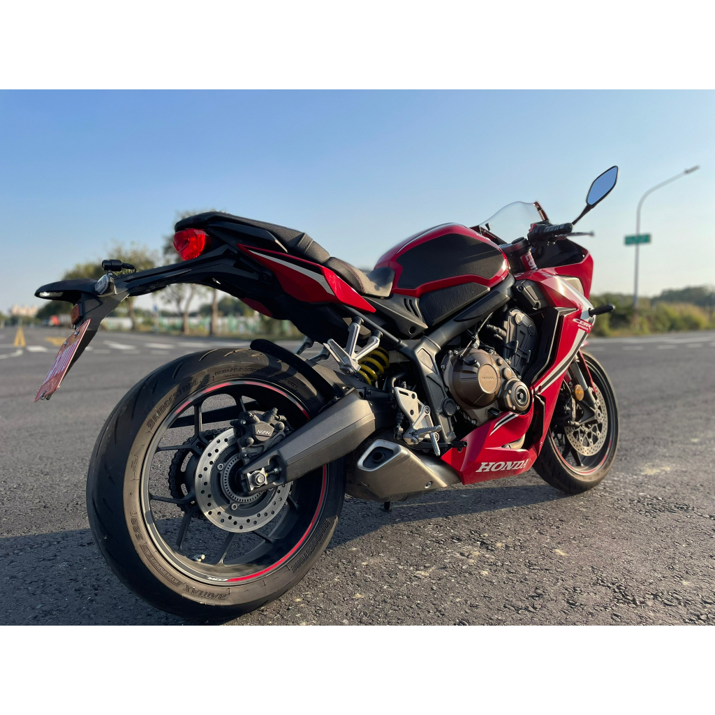 CBR650R （全馬力、一手車）二手檔車中古車配合全額.超額.學生貸款強力過件白牌黃牌紅牌仿賽街車大型重機滿18即可辦