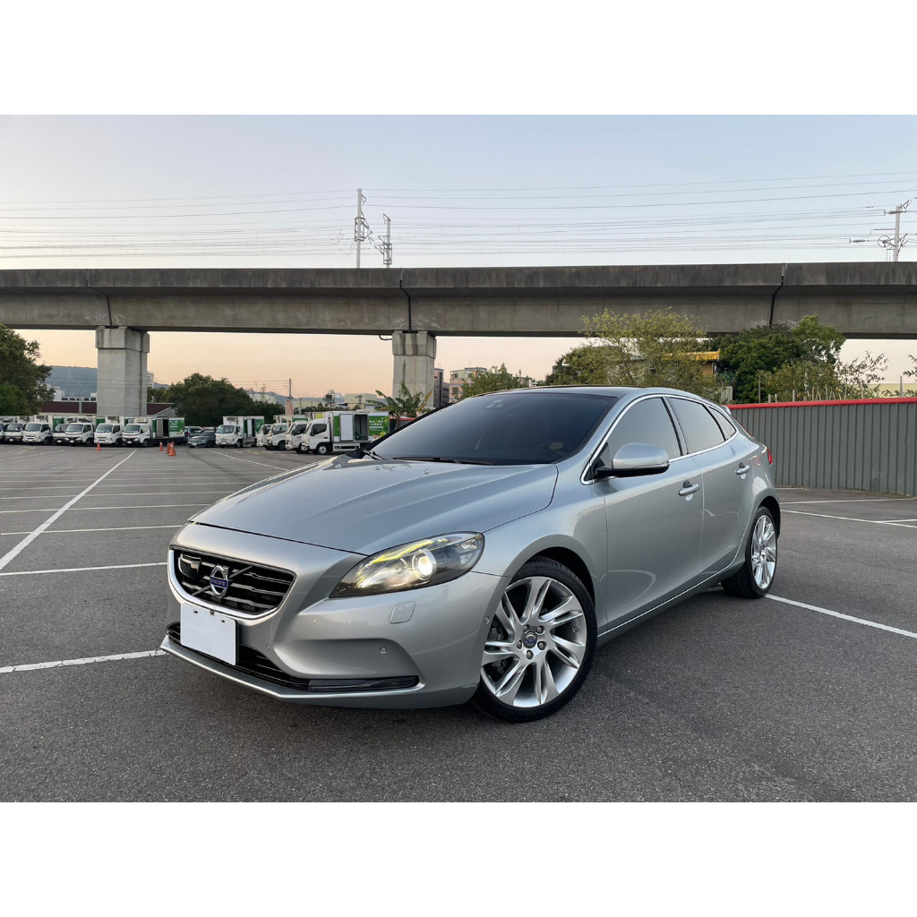 2014年式 Volvo V40 T4旗艦版 實價刊登:49.8萬 中古車 二手車 代步車 轎車 休旅車