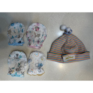 NEW STAR 彩虹馬卡龍彈性嬰兒帽 新生兒初生帽 藍色+ BabyCity 娃娃城 迪士尼紗布手套