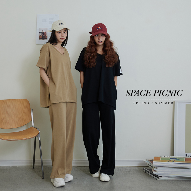 [明天出貨] Space Picnic｜兩件式-布標短袖上衣+長褲-2色(現貨)【C22121020】