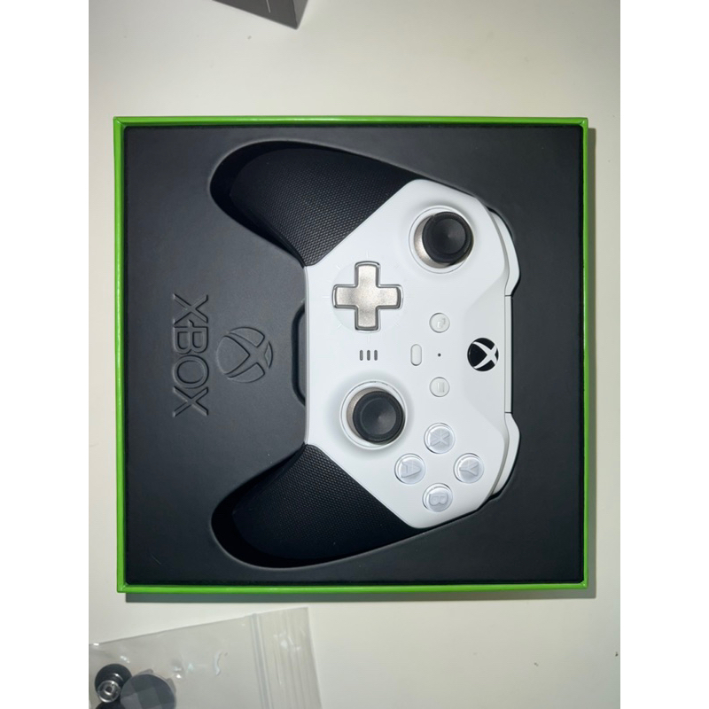 Xbox elite無線控制器2代-輕裝版（白）+完整零件套件+gamepass 3個月