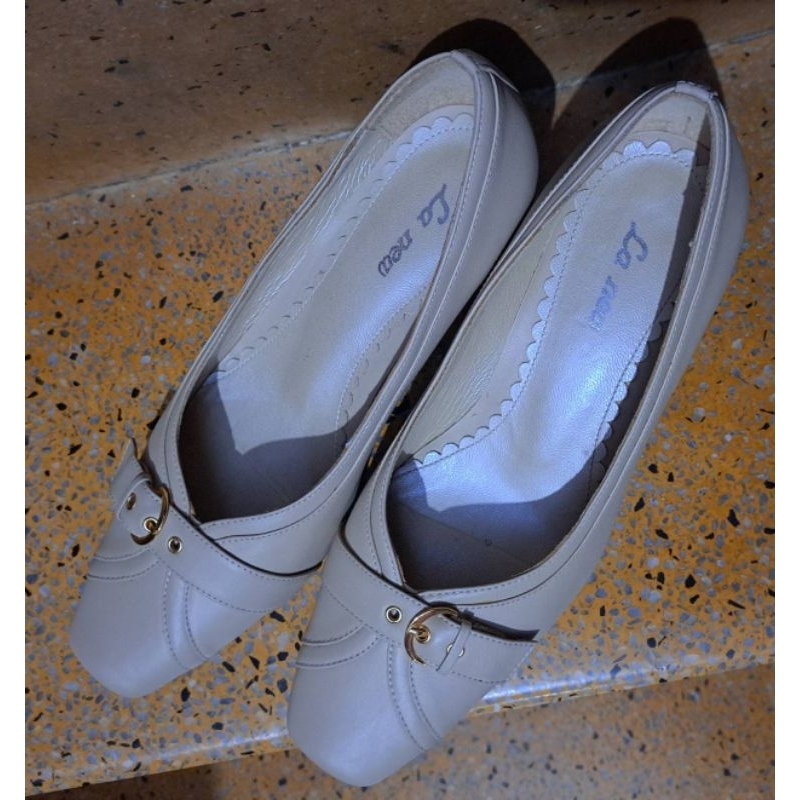 專櫃品牌 La new 上班淑女鞋 尺寸23.5