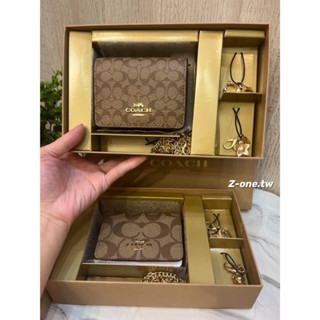 [現貨] 🇺🇸歐洲代購🇫🇷Coach 經典 咖啡色logo C PVC鍊帶小廢包/迷你斜揹包 禮盒組