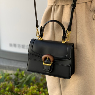【𝐀𝐝𝐨𝐫𝐧𝐌𝐞臺灣現貨】女生真皮手提包 復古高級感 木紋釦方包 斜揹包 女包 翻蓋單肩包 小方包 單肩包 韓版女生包包