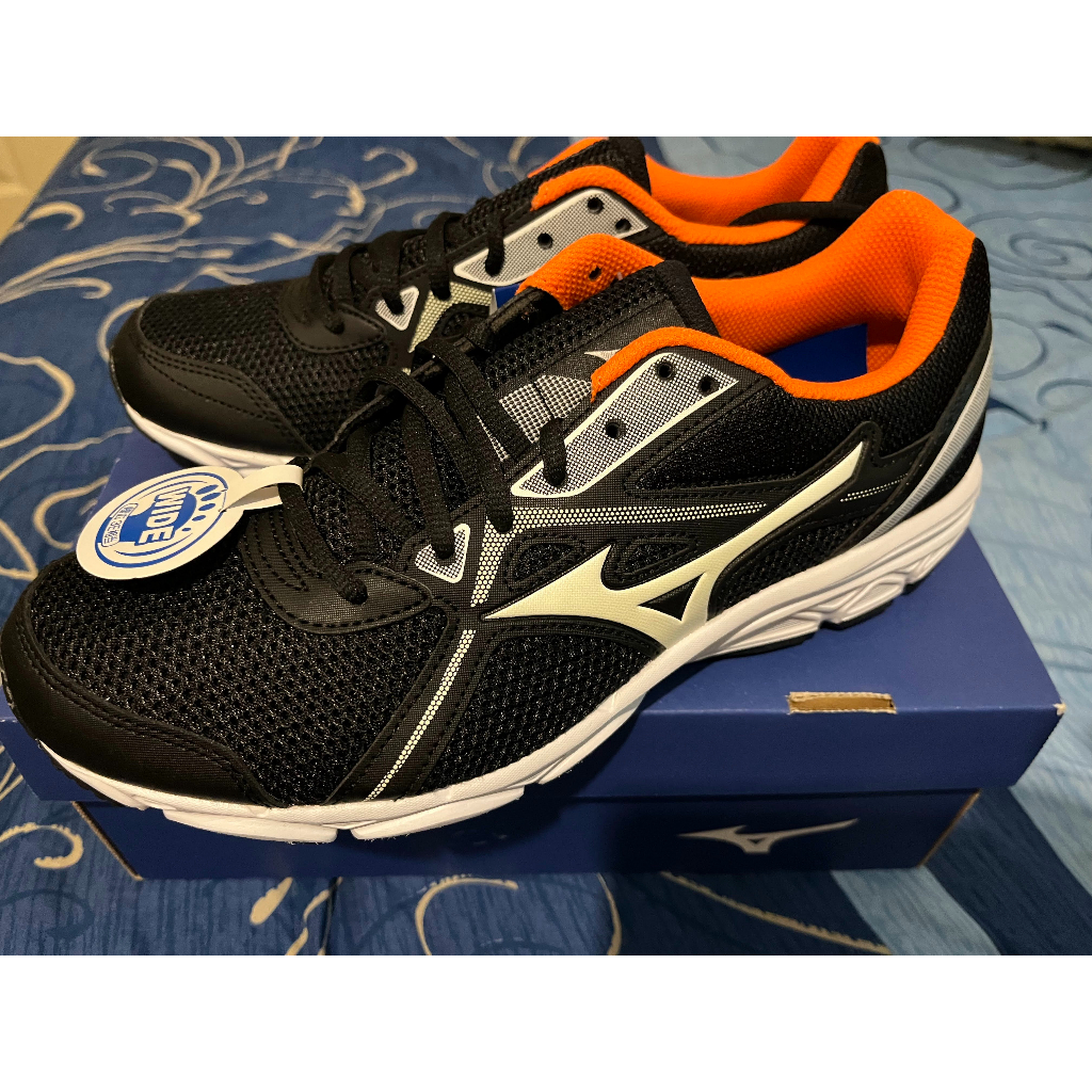 Mizuno MAXIMIZER 22 黑白橘配色 WIDE 寬楦頭，US9 EUR40.5 JPN26，全新品