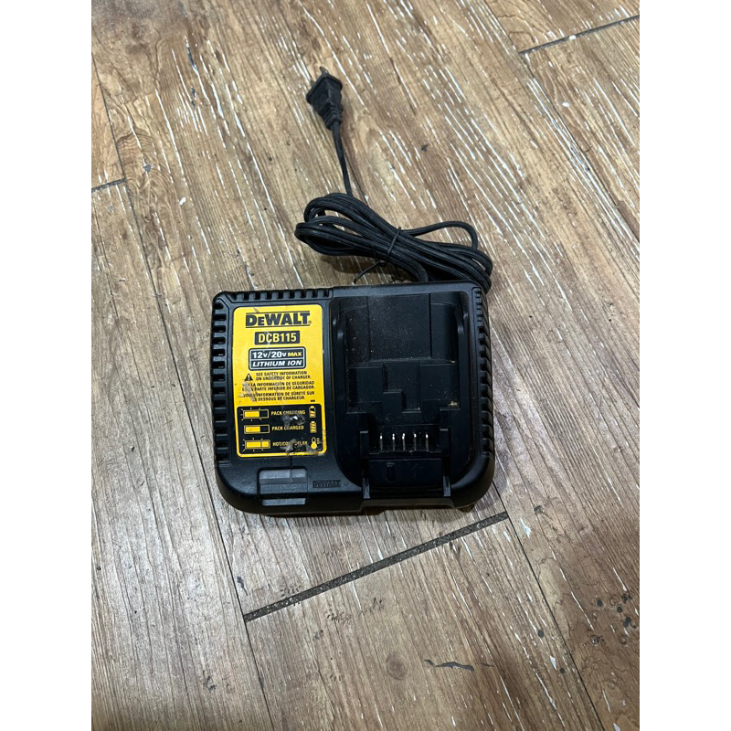 到貨了，二手DeWALT  得偉加強溫控充電器 DCB115、4A快充