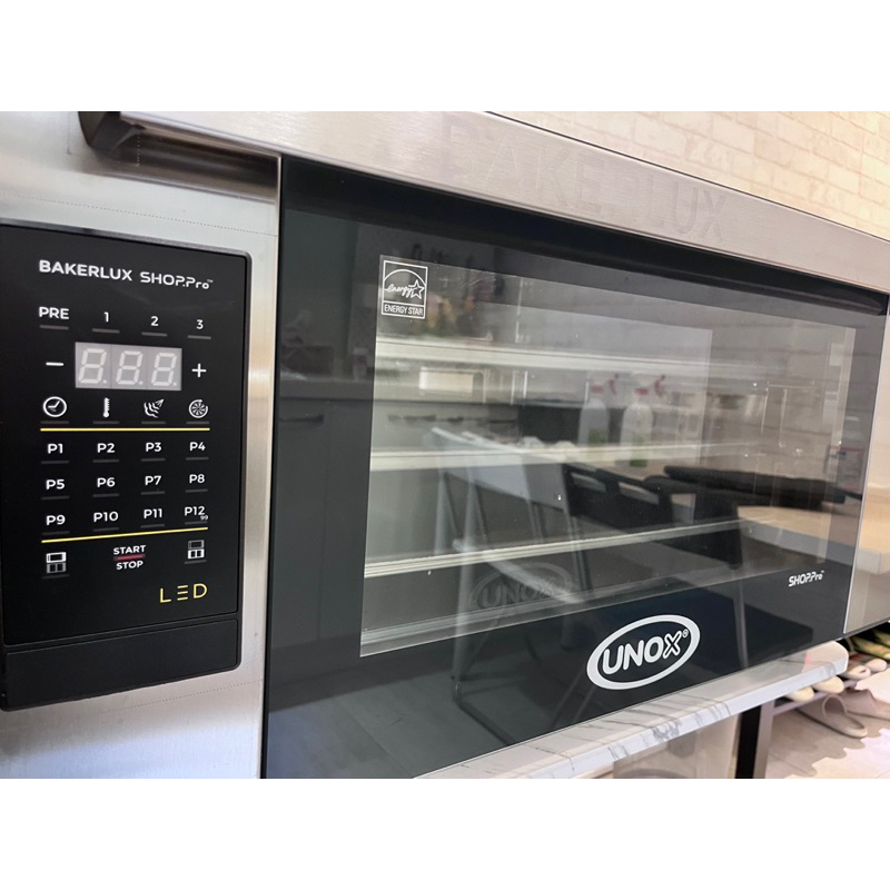 ［二手出售］UNOX全盤三層旋風烤箱，附原廠烤盤和擋風板，僅使用過兩次  UNOX-XEFT-03EU-ELDV