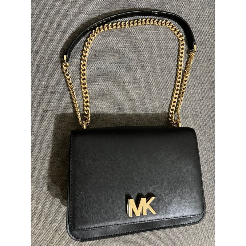 ［全新］MK MICHAEL KORS Mott 金色旋轉釦Logo皮革翻蓋鏈帶包 鏈條包 風琴包（黑）