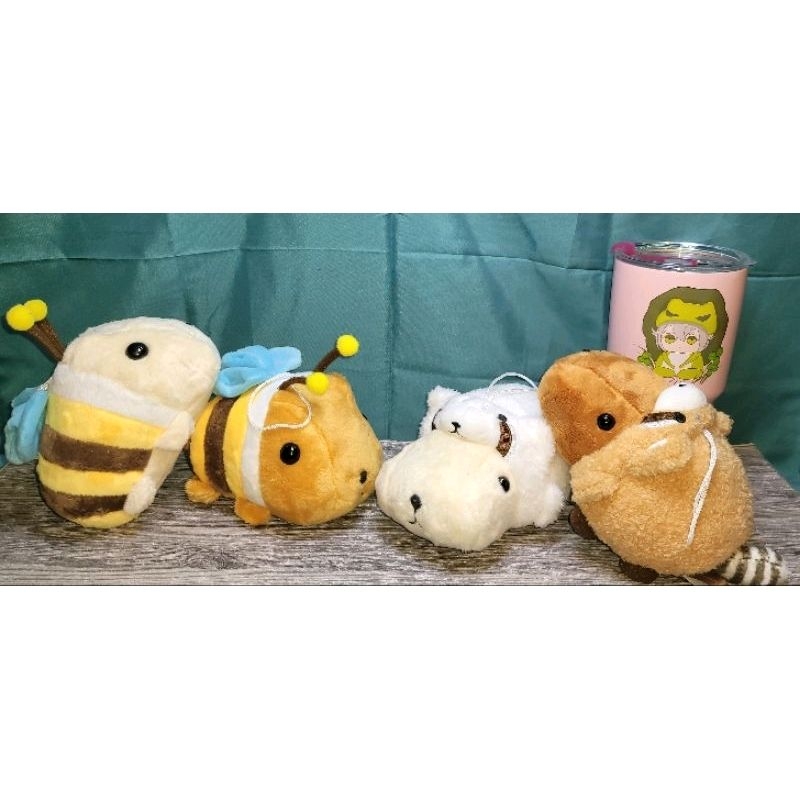 正版KAPIBARASAN可愛的水豚君絨毛娃娃~趴姿浣熊水豚君 蜜蜂裝水豚君 光身款水豚君~6吋 12吋[可愛娃娃]