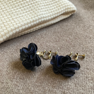 夾式耳環⎥深藍色布面花瓣