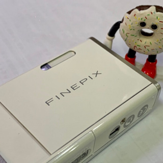 (售出)📷Fujifilm Finepix Z2奶油白 CCD相機