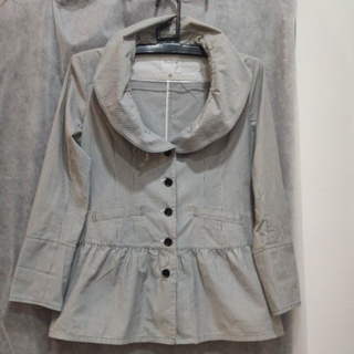 日本灰白條紋長袖 荷花領口造型外套