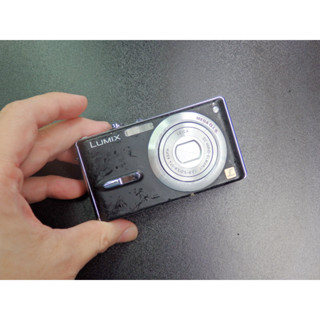 <<老數位相機>>PANASONIC LUMIX DMC-FX9 (防手震 /LEICA鏡頭/ CCD相機/黑)