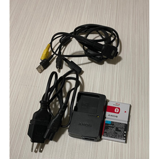Sony 充電器 x1,電池NP-BG1 x2,傳輸線 x1 .