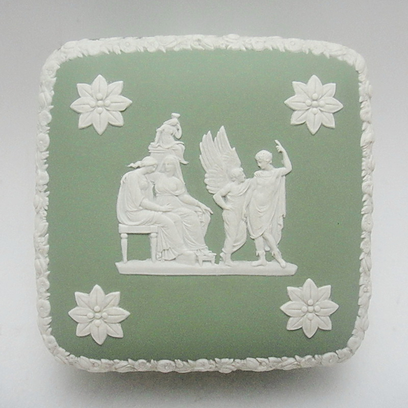 【拾年之路】 英國製Wedgwood芥末綠碧玉浮雕希臘神話珠寶盒/置物盒(方型)(免運)