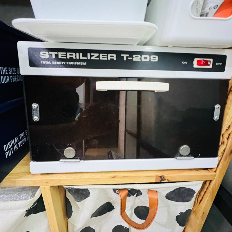 紫外線殺菌箱 STERILIZER T-209