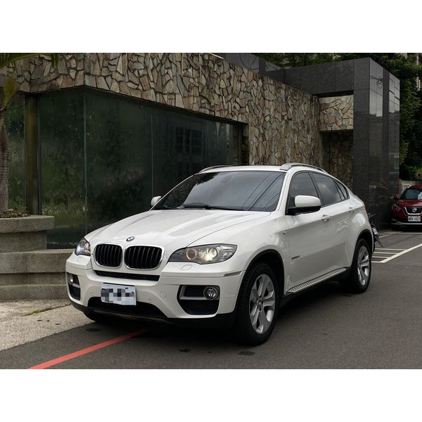 2012 BMW X6 xDrive35i ❄免鑰匙-抬顯-大螢幕-倒車影像-衛星導航-胎壓偵測-換檔撥片-電尾門❄