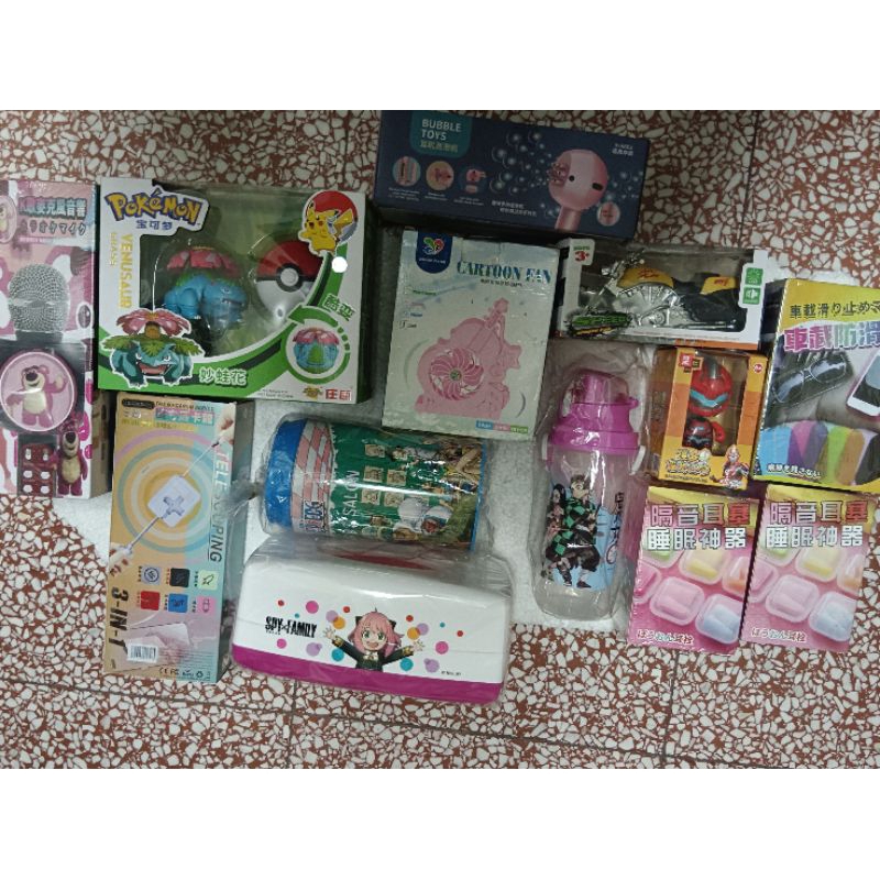 娃娃機商品--藍牙麥克風、存錢筒、寶可夢玩具、面紙盒、水壺、風扇、泡泡機、雜物，整圖賣。