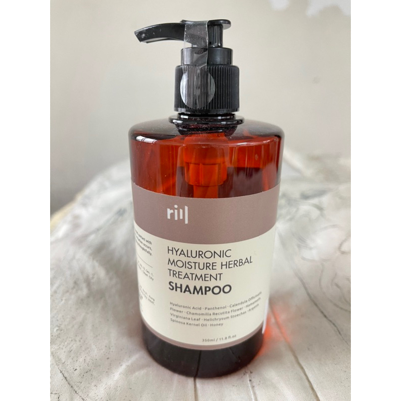 轉賣 全新 現貨 Rill® 日本玻尿酸保濕護色草本洗髮精 Hyaluronic Moisture Shampoo