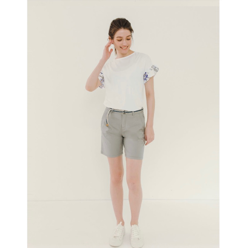 【Hang Ten】女裝-腰帶造型短褲-灰24cm