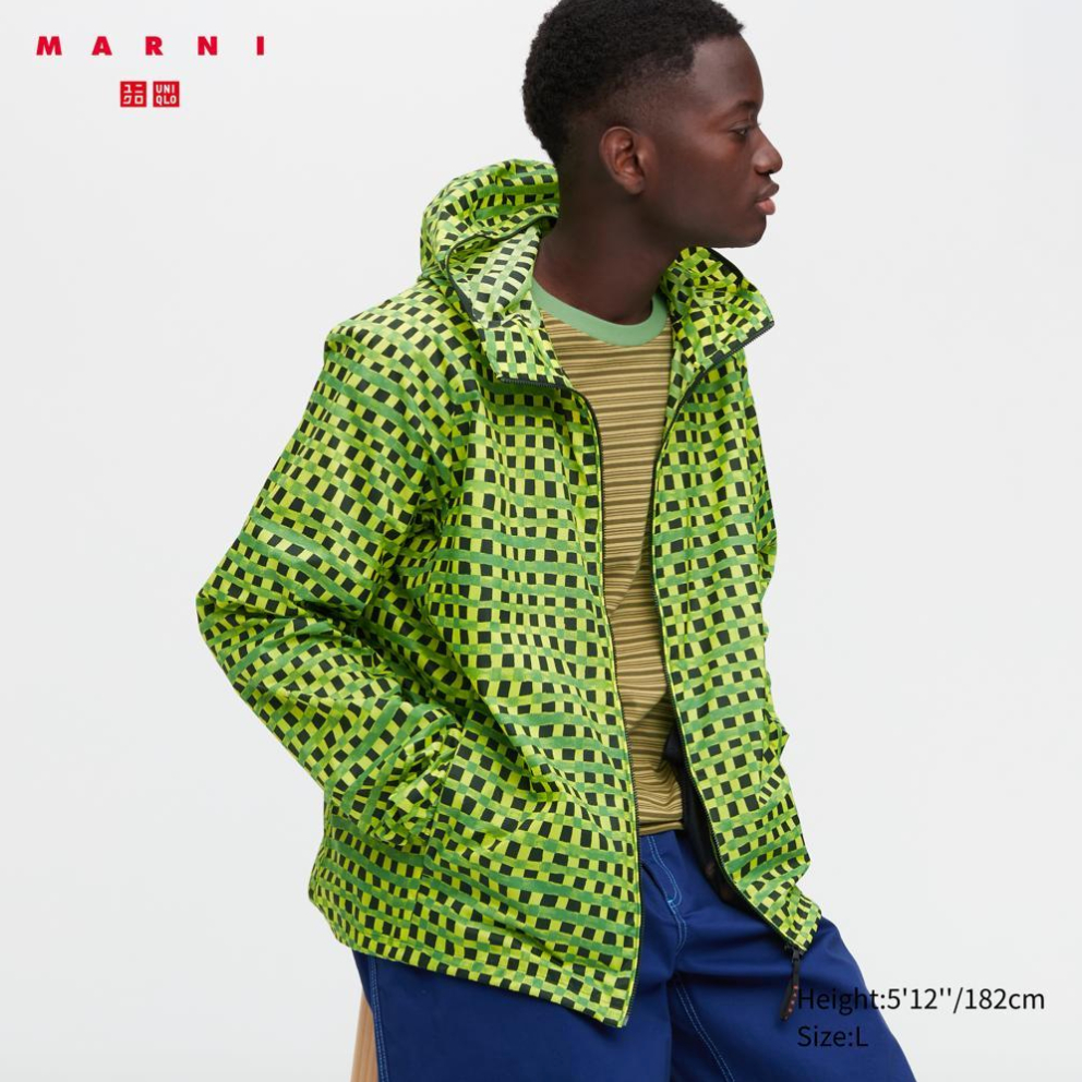 全新 UNIQLO and MARNI 可攜式連帽外套(印花)