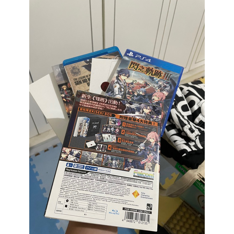 PS4 英雄傳說 閃之軌跡3 限定版中文版 二手沒序號 1. 英雄傳說 閃之軌跡 III 中文版 2. 迷你原聲輯 （