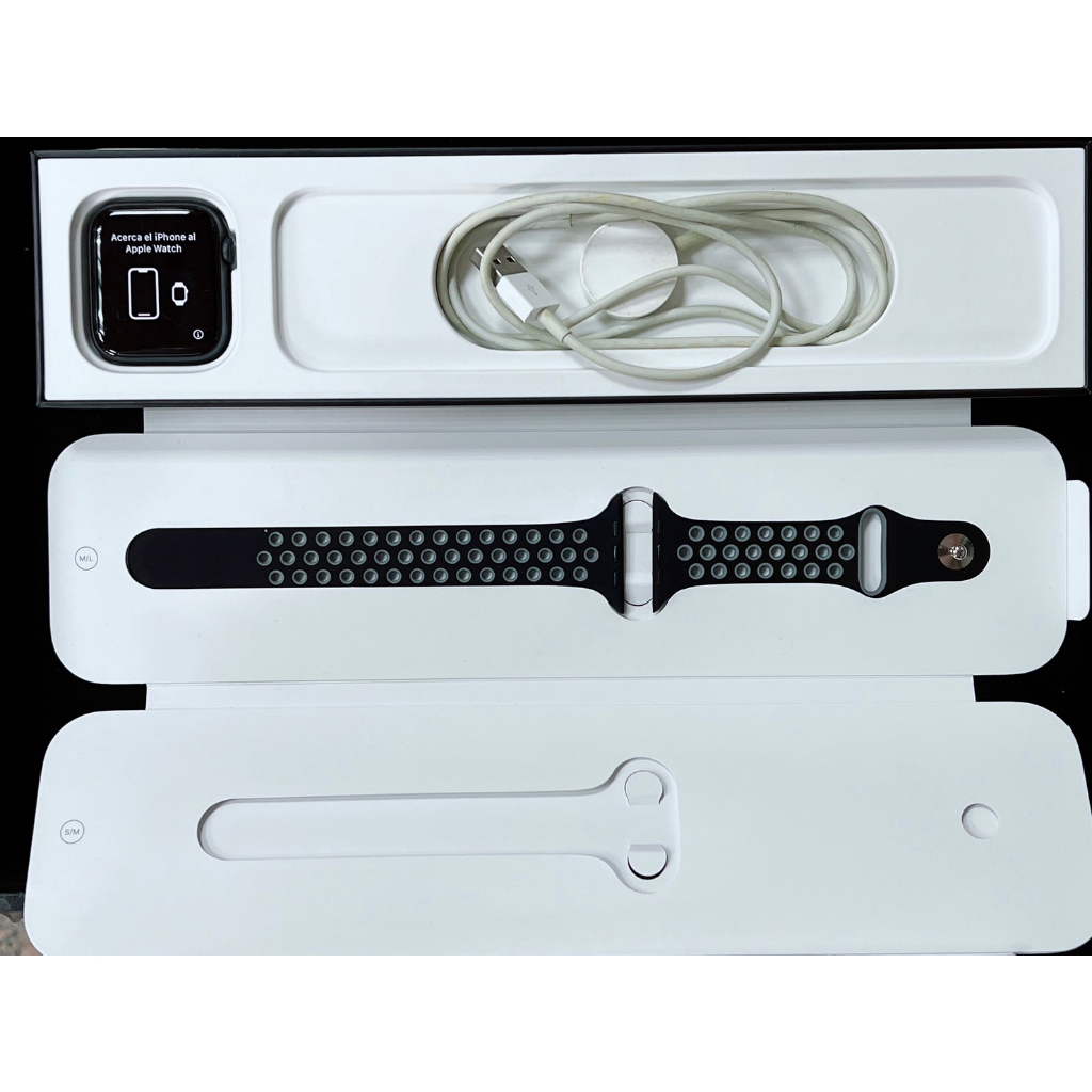 【直購價:4,900元】Apple Watch Nike Series 6 44mm GPS 黑色 (9成新)