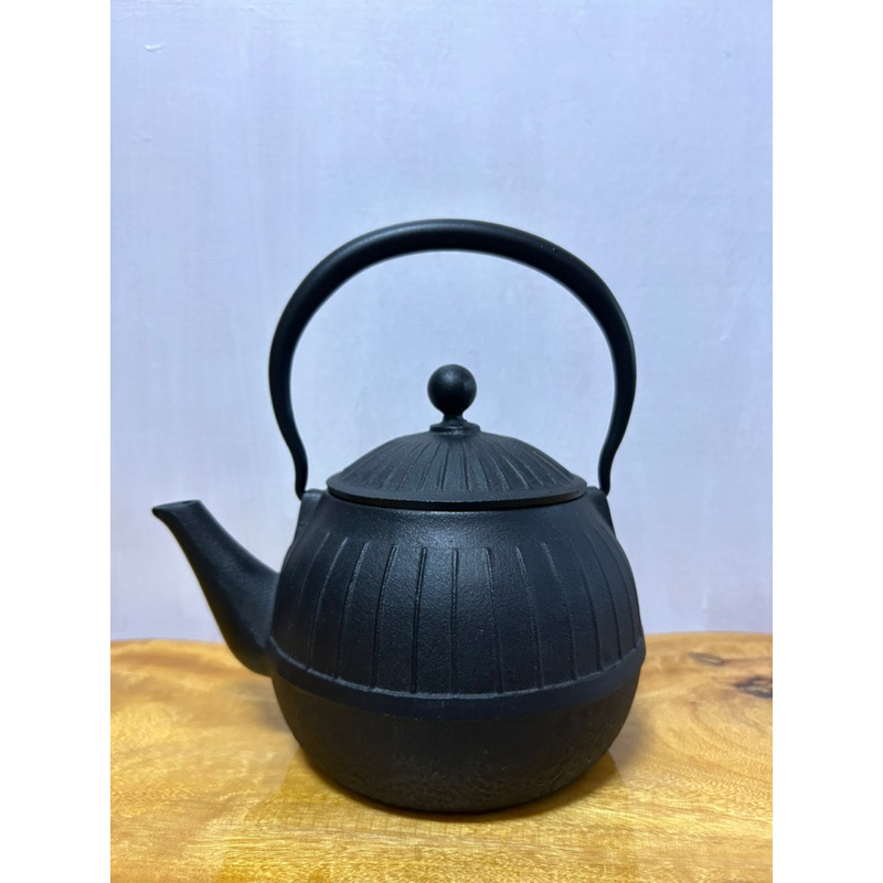 日本南部鐵器 及源鑄造 盛榮堂 千草燒 茶壼 鐵壺 1.15L H-154