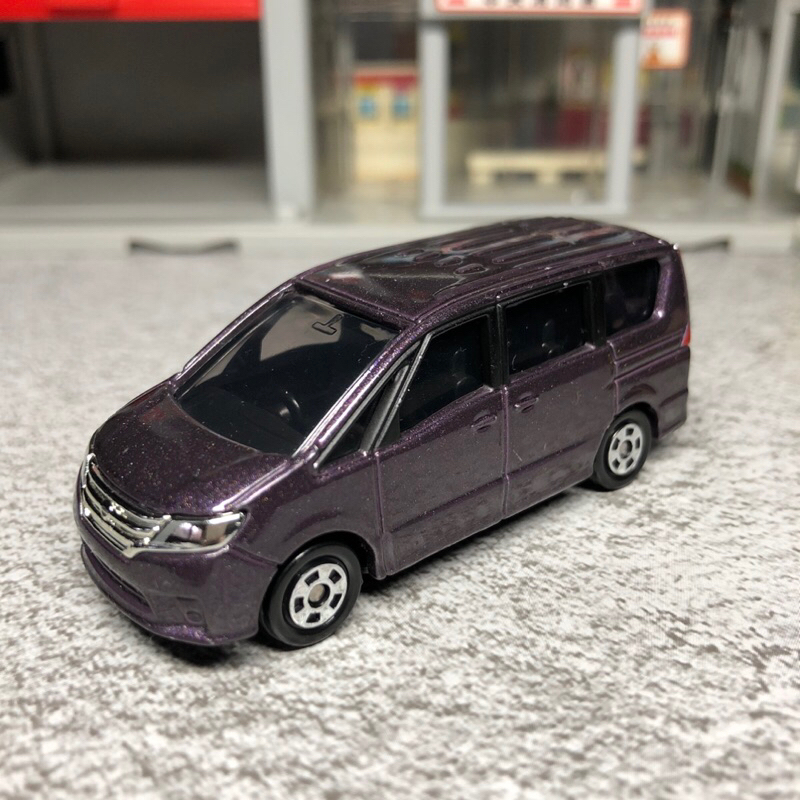 Tomica 99 Nissan serena