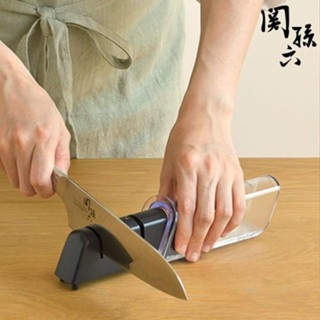 【EASY JP】"現貨" 日本製 貝印關孫六 三段式磨刀器