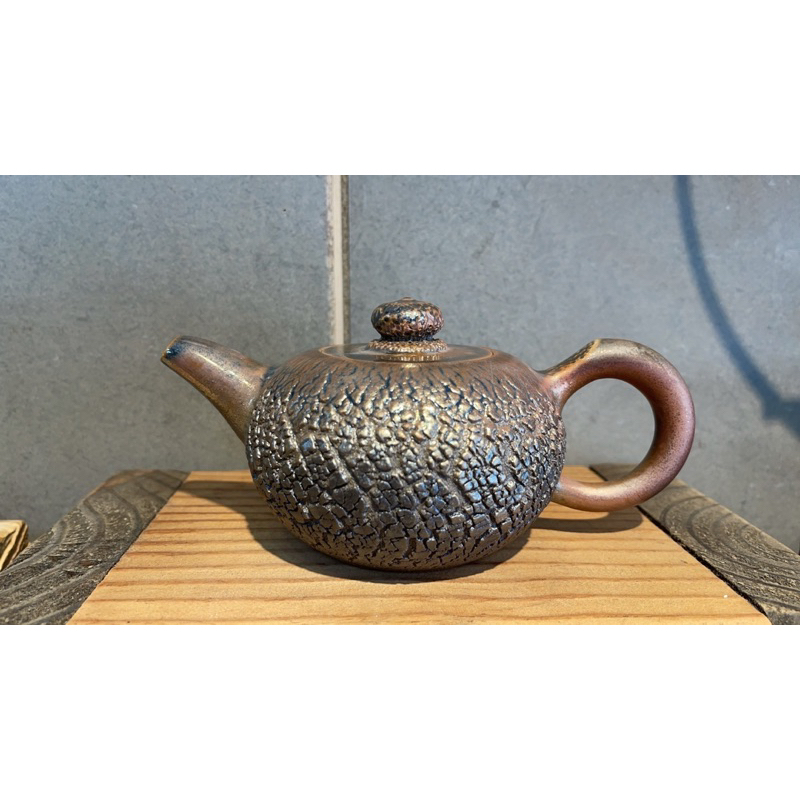 陶藝名家 吳金維 柴燒爆裂茶壺 售價16800