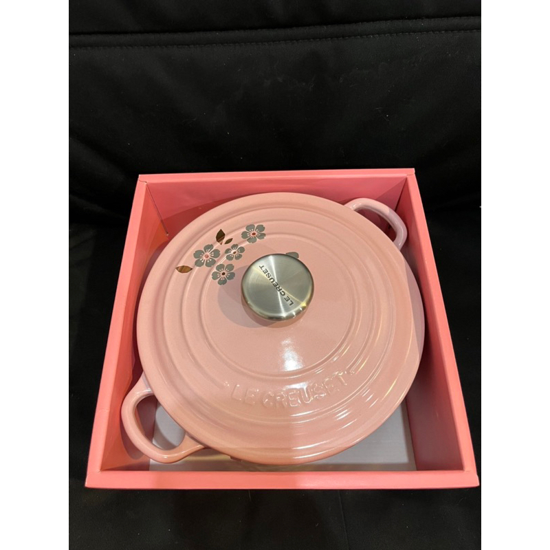 ^_^Le Creuset 25週年日本限定 櫻花粉紅色 20 cm 鑄鐵鍋