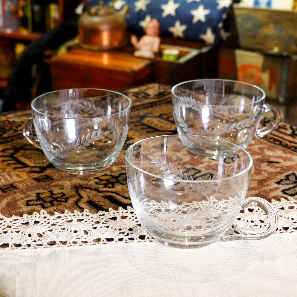 Vintage &amp; Deco】美國帶回 古董 老件 透明 玻璃 月桂葉雕花 咖啡杯 茶杯 杯子