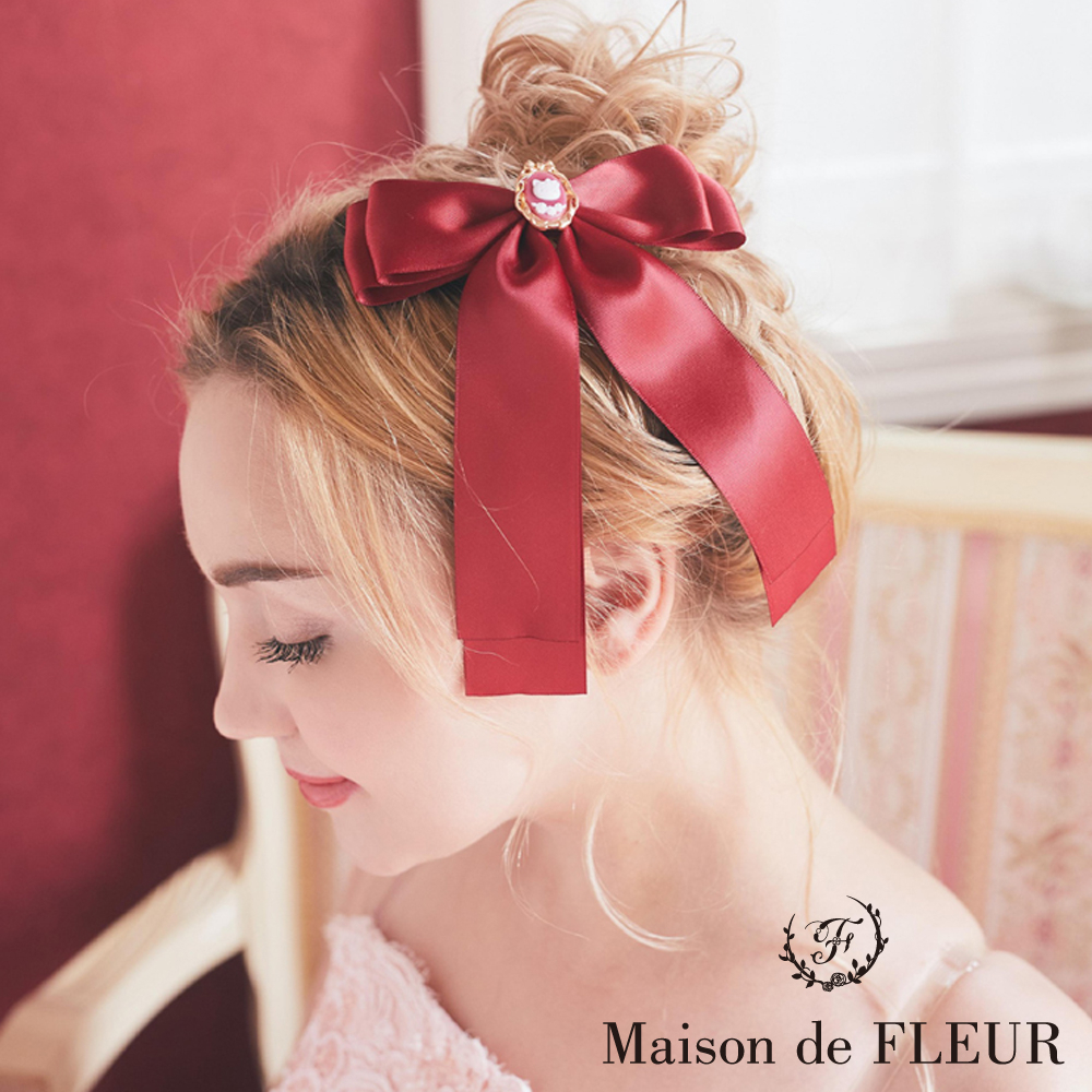 Maison de FLEUR Hello Kitty 浮雕寶石緞帶髮夾(8A23FHJ1000)