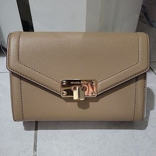 Michael kors kinsley 奶茶色 大容量WOC鏈條包