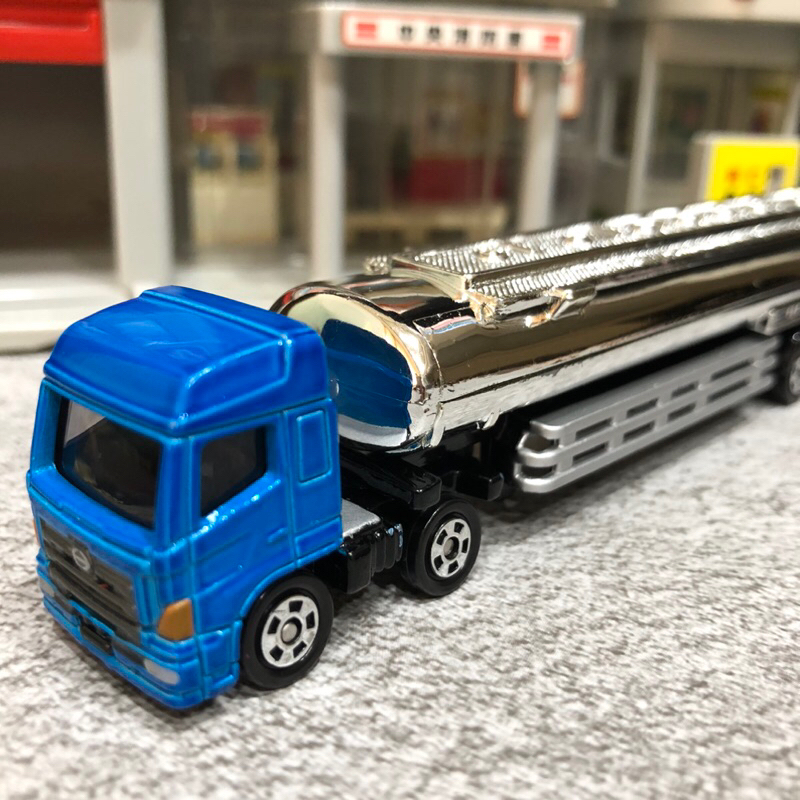 Tomica 121 hino 油罐車