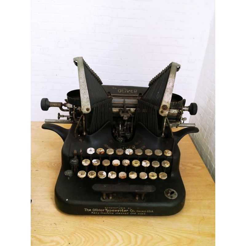 《舊好看》1907's 美國古董打字機 OLIVER no. 5