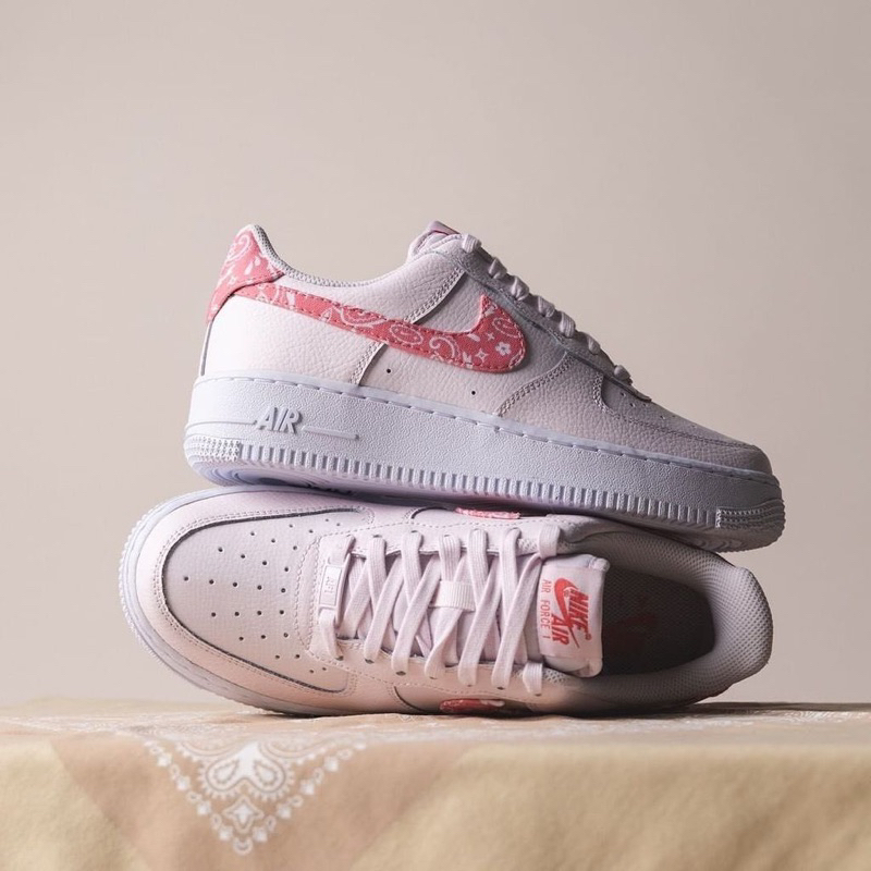 【EXIST】NIKE AIR FORCE 1 LOW ESS PINK PAISLEY粉色變形蟲 FD1448-664